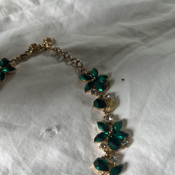 Green studded necklace - Picture 3 of 3